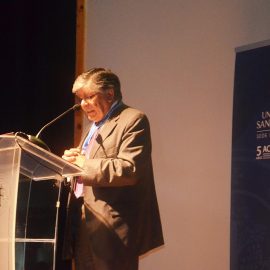 Dr. Antonio Orellana, Presidente ASOFAMECH, en su discurso de bienvenida al Congreso en la USS.