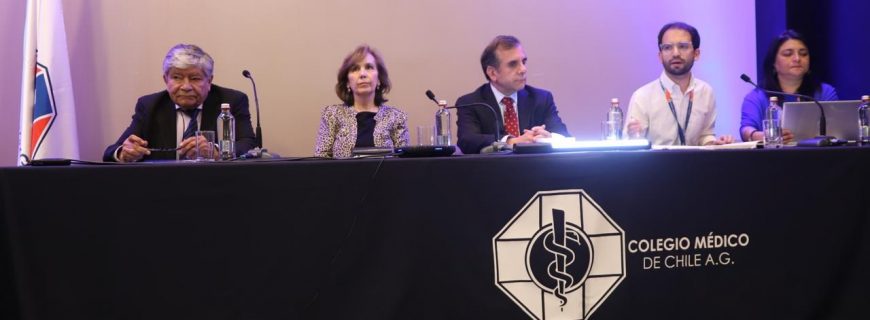 Presidenta de ASOCIMED participa en Mesa redonda “Formación Médica” durante Asamblea General COLMED